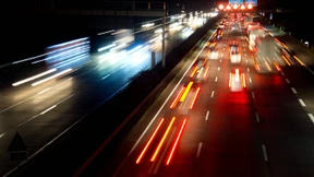 Auf der Felge über die Autobahn