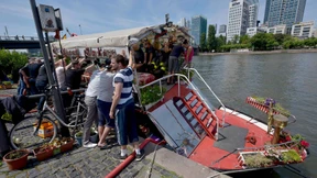 Döner-Boot mit Wasser vollgelaufen und fast gekentert