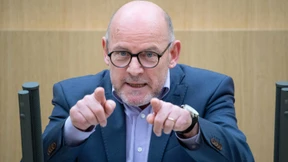 „Ein Plätzchen“ im Gefängnis für den grünen Verkehrsminister?