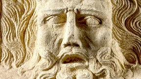 Haben wir alles dabei: Geld, Messer, Trinkflasche, Amulett?