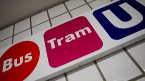 Mann an Heiligabend vor U-Bahn gestoßen