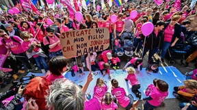 Warum Meloni Leihmutterschaft bestrafen will