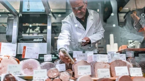 Den Lücken der Wurst-Kontrolle ausgeliefert