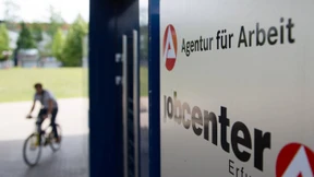 Jeder zehnte Hartz-IV-Empfänger bekommt es seit 13 Jahren dauerhaft