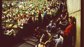 An der Massenuniversität machen die Viren Party