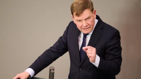 Union setzt Scholz bei Lieferung schwerer Waffen unter Druck