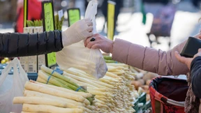 Menschen kaufen weniger Spargel