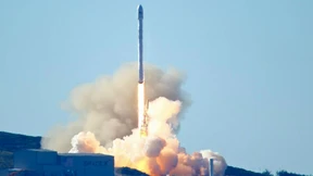 SpaceX schickt erfolgreich Rakete ins All