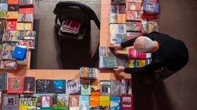 Risikoarm arbeiten, kontaktlos grüßen, Bücher horten