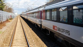 Sex in erster Klasse? Paar greift Bahnmitarbeiter an