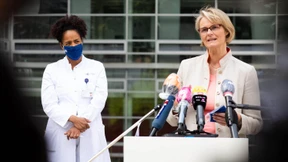 Karliczek: Impfstoff frühestens Mitte 2021