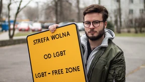 Ein Schild gegen den Hass