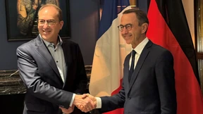 Wie Frankreichs Innenminister Alexander Dobrindt umgarnt