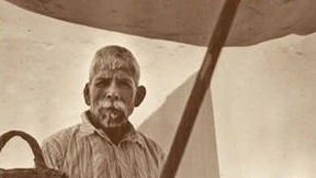 Mit einem heißen Kleiderbügel