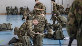 Die Schweiz schaltet die Armee ein