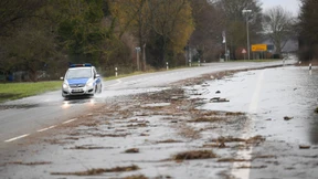 Hochwasser an Rhein steigt weiter - B 42 bleibt gesperrt