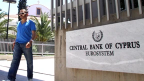 Zentralbank: Zypern braucht zehn Milliarden Euro Banken-Hilfe
