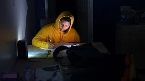 Stromausfälle, sabotierte Kraftwerke – und ein vergifteter Konzernchef