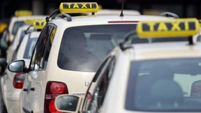 Taxiunternehmen kündigen Fahrern wegen Mindestlohns