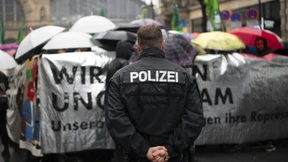 Mehrere hundert Klimaaktivisten demonstrieren in Frankfurt