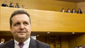 Staatsanwaltschaft muss Mappus-Akte übergeben