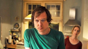 Er kocht, putzt und versorgt die Kinder