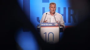 Petr Bystron spricht während der Europawahlversammlung der AfD.