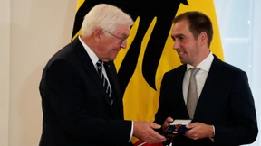 Weltmeister Philipp Lahm erhält Bundesverdienstkreuz