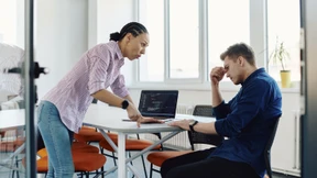 Wie kommuniziere ich unangenehme Entscheidungen?