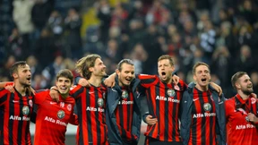 Selbstsichere Eintracht beschenkt sich