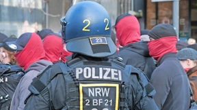 Jung, dogmatisch und immer öfter gewalttätig