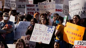 Der Präsident droht Studenten und Universitäten