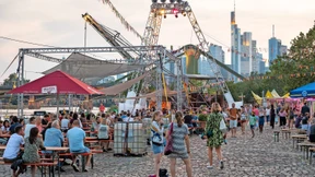 Feiern, tanzen, Theater gucken