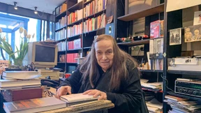 Ihre Zeit verbrachte sie in den Büchern