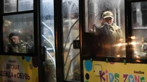 Ukrainische Soldaten werden in russische Gefängnisse gebracht