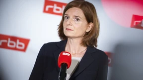 RBB-Intendantin Katrin Vernau räumt im Sender auf