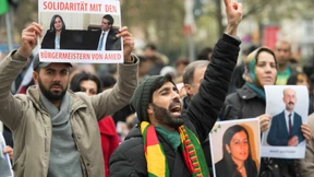 500 Menschen demonstrieren gegen die Politik Erdogans