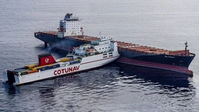 Kampf gegen Meeresverschmutzung nach Schiffsunglück