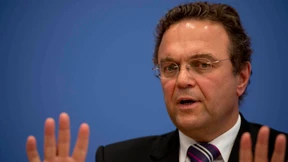 Friedrich verteidigt Geheimdienst 