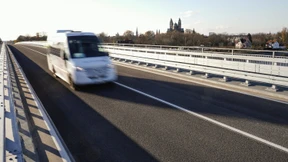 15-Jähriger fährt mit Kleinbus zu Fast-Food-Restaurant