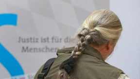 Prügelnde Lehrerin muss in Haft