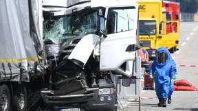 A5 in der Wetterau nach Lastwagenunfall gesperrt