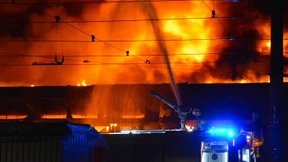 Millionenschaden nach Großbrand in Düsseldorf