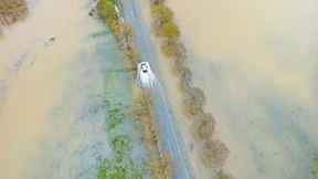 Volle Gewässer nach kräftigem Regen