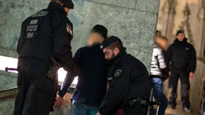 Geht die Polizei gegen Migranten härter vor als gegen Deutsche?