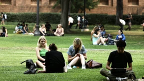 Und oben thront eine oberpeinliche Figur