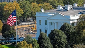 Wieso kann Donald Trump den Ostflügel einfach abreißen?