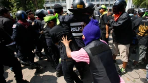 Polizei räumt Protestlager in Bangkok