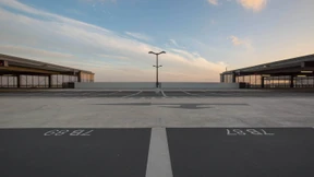 Das Einzige, was hier regelmäßig fliegt, sind die Manager