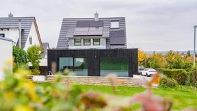 Wie E-Autos die Stromnetze entlasten sollen